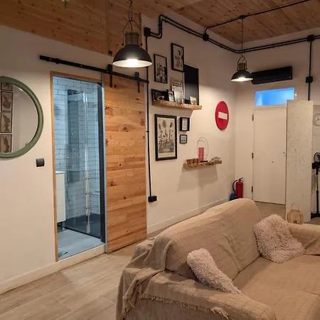 Estudio Bajo Estilo Industrial Διαμέρισμα *